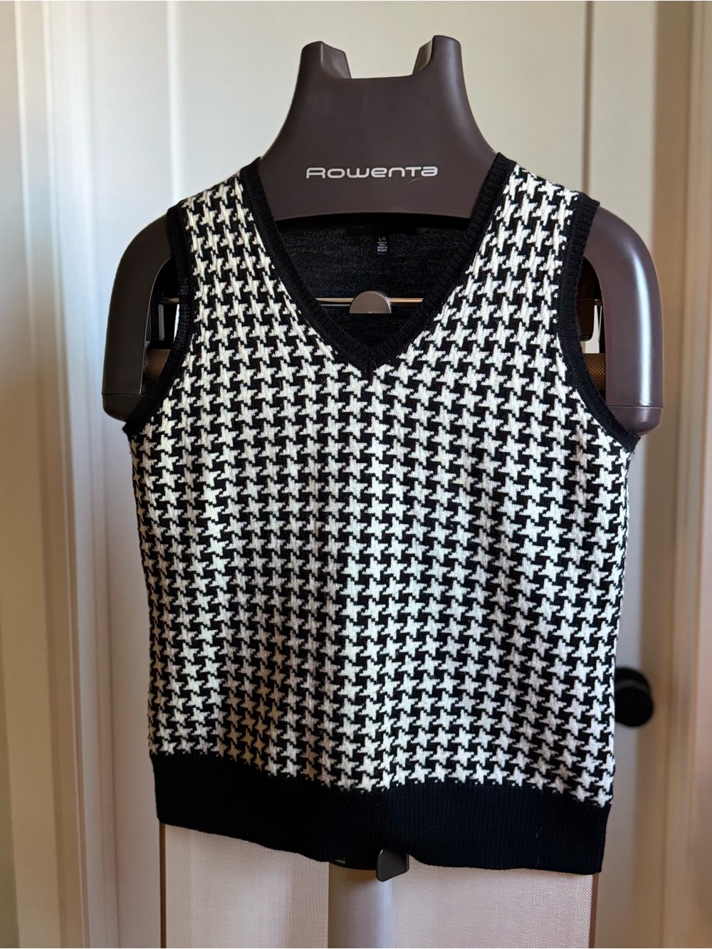 Black & White Houndstooth V-Neck Sweater Vest